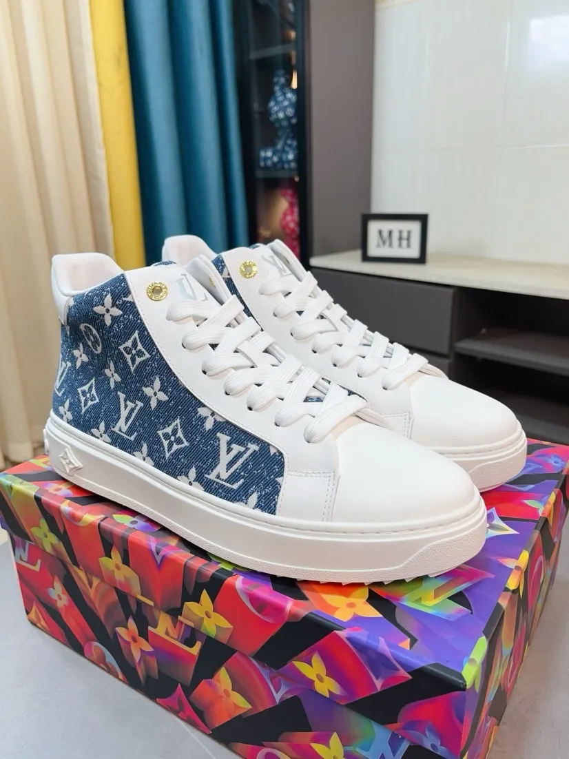 Men's shoes 💰560🌹🌹【LV】New men's high-top shoes, ‌global limited edition💯 shoes‌ are made of ‌original silk leather➕cowhide lining🐂top-grade workmanship! ‌Inner padding for feet: pure imported sheepskin lining, strappy sneakers, comfortable and breathable✅ luxurious and noble!! Men's shoe size: 38-44 💮